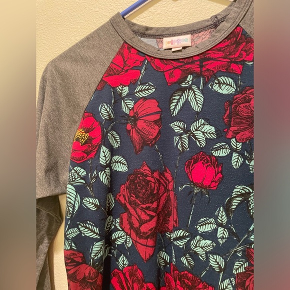 Lularoe   |  Randy Tee - Picture 2 of 4